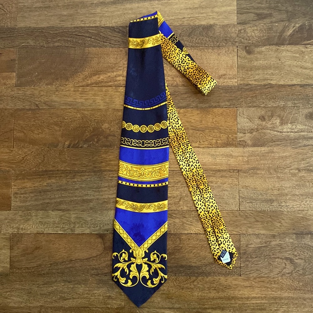 Vintage 100% silk made in Italy golden leaf and leopard print tie